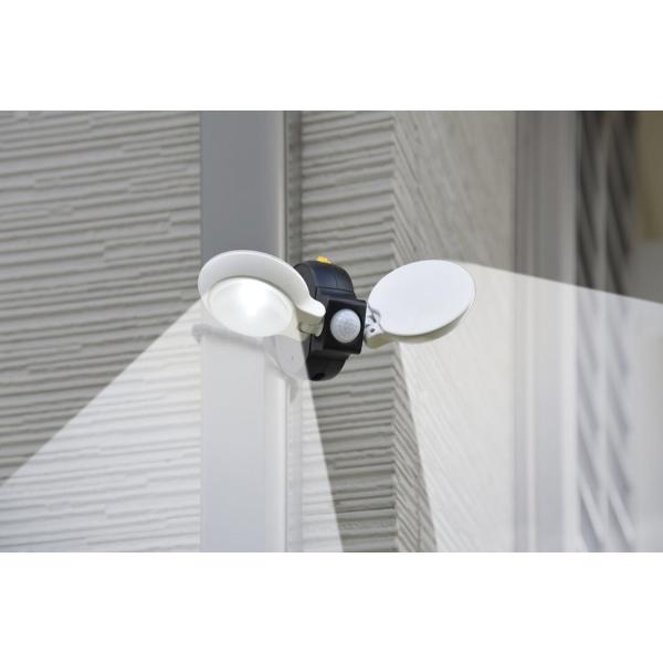 ムサシ どこでもセンサーライトダブル(乾電池式) 防雨型 ASL-092